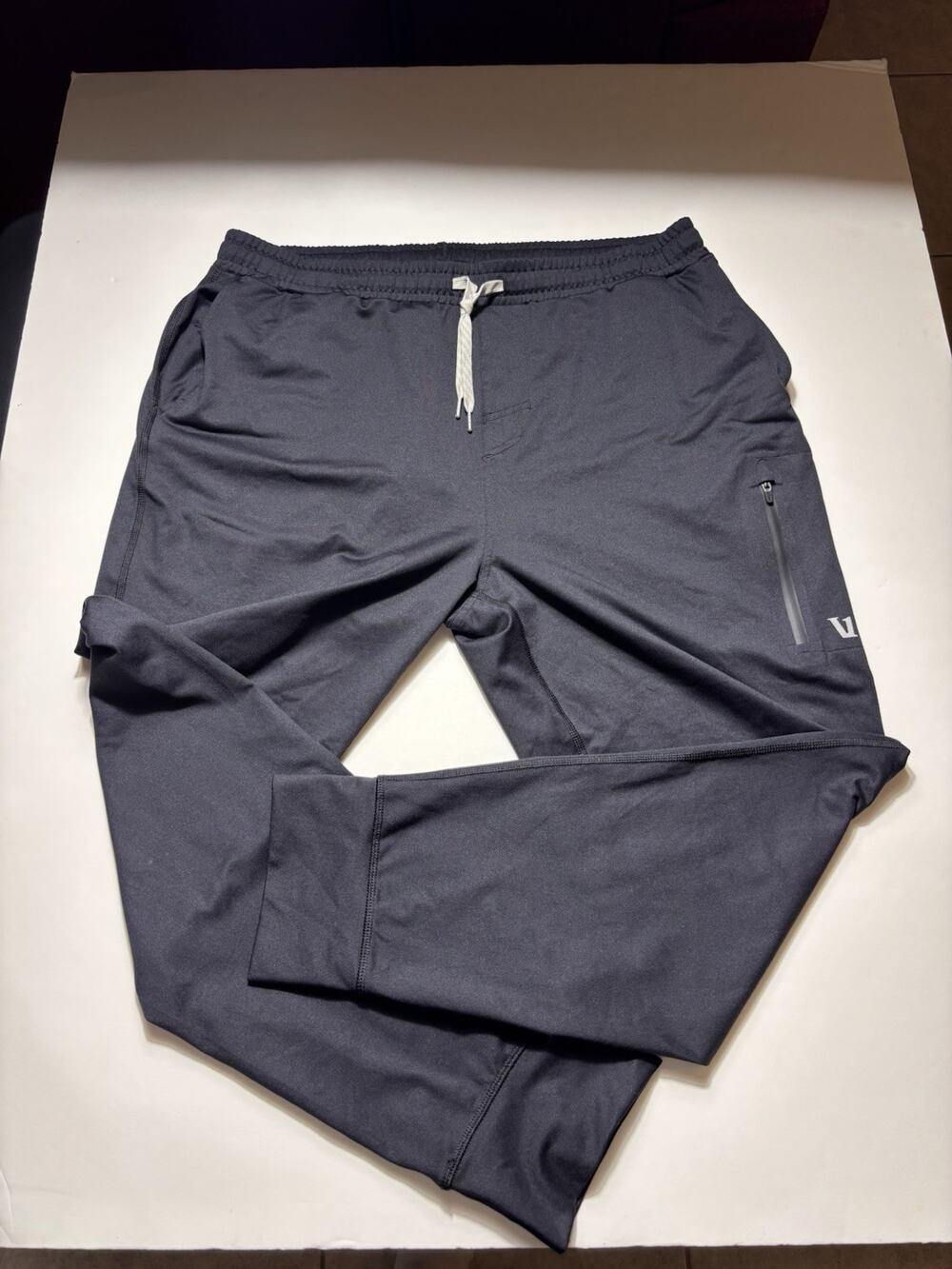 Vuori Men's XL Black Sunday Performance Jogger Pants Drawstring Zip Pocket